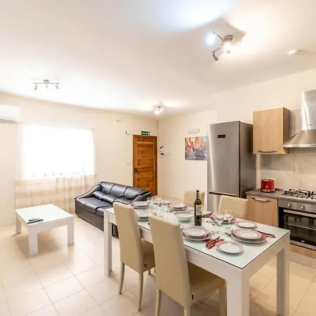 Miris Cosy 3 Bedroom Maisonette-near Marsaskala Seafront Apartment Marsaskala