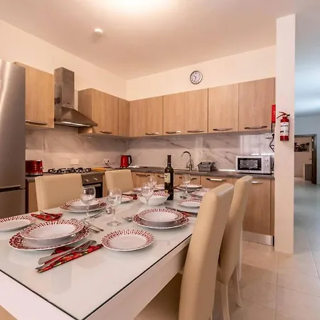 Miris Cosy 3 Bedroom Maisonette-near Marsaskala Seafront Apartment *