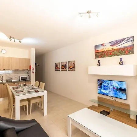 Miris Cosy 3 Bedroom Maisonette-near Marsaskala Seafront Apartment *